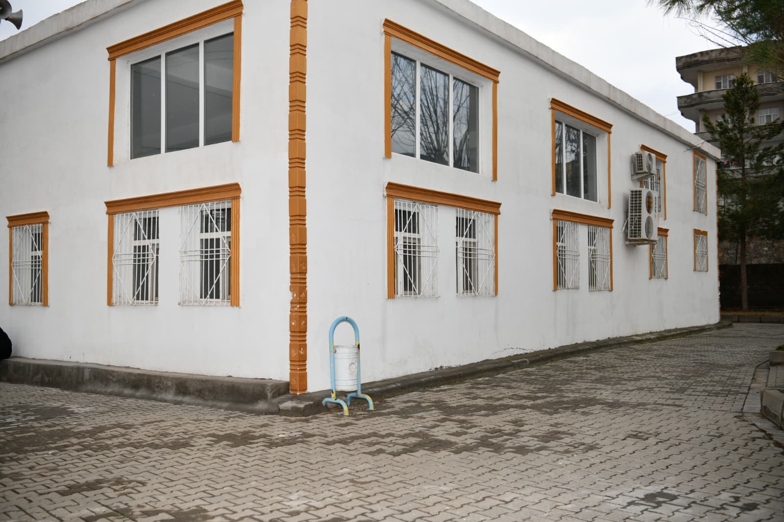 00895400-407e-4b1f-80b7-0a7155fd5a40